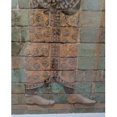 Royal bodyguards' garment, relief, Darius palace, solar disc